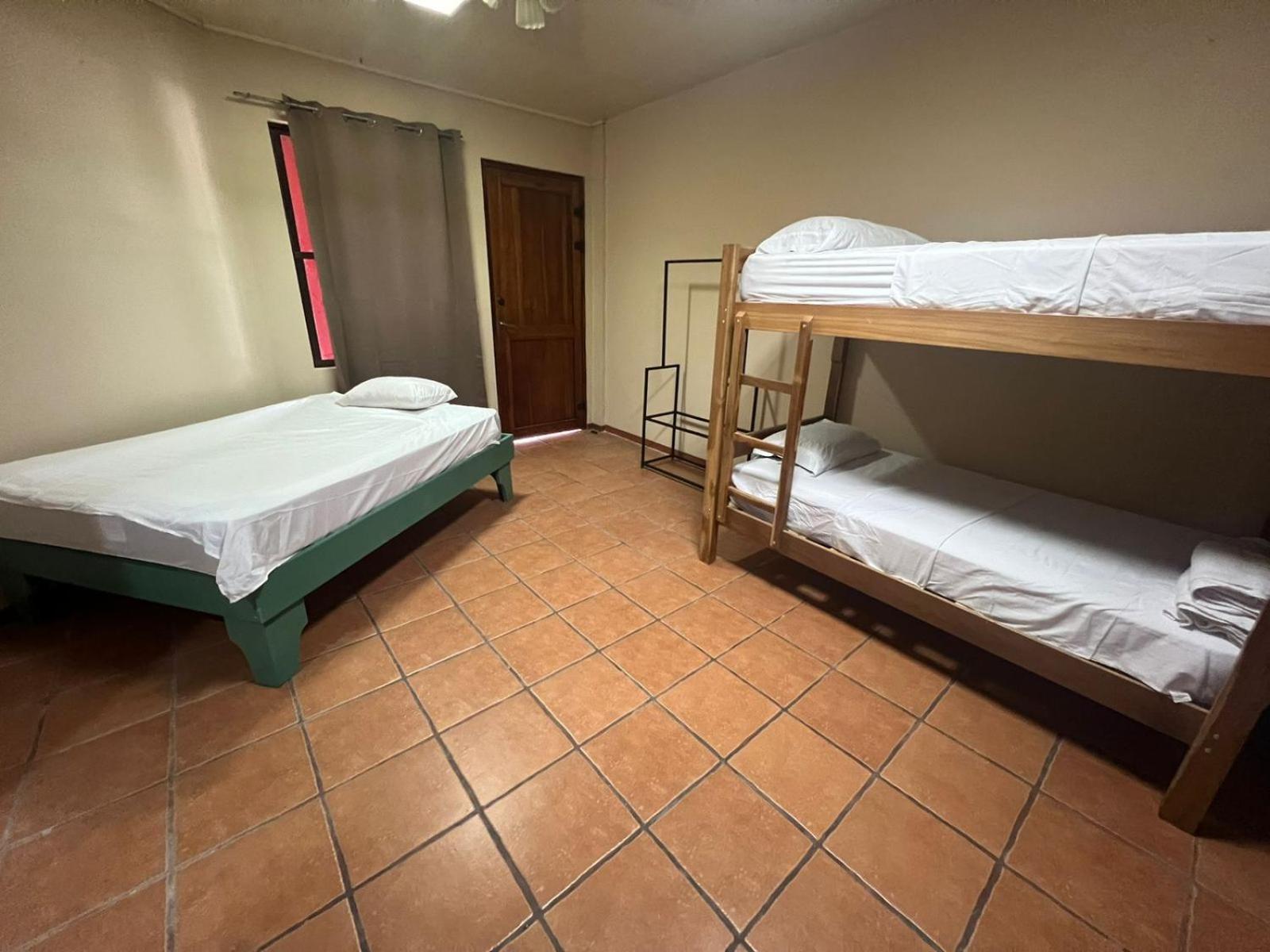 Hospedaje Papalotes Quepos Buitenkant foto